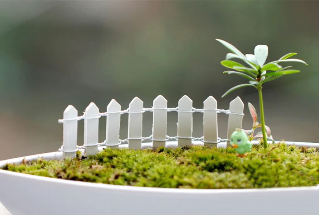Mini Doll House Garden Picket Fence Micro Landscape Bonsai Terrarium Ornament  perfect for any miniature garden landscape DIY 
