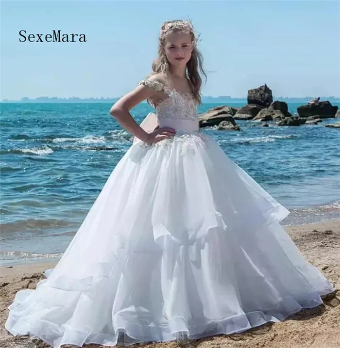 2018 Flower Girls Dresses Cap Sleeves Lace 3D Floral Appliques Beads Pearl Tiered Long Pink Bow Girls Pageant Gown Custom Made цена 2018 Flower Girls Dresses Cap Sleeves Lace 3D Floral Appliques Beads Pearl Tiered Long Pink Bow Girls Pageant Gown Custom Made цены онлайн