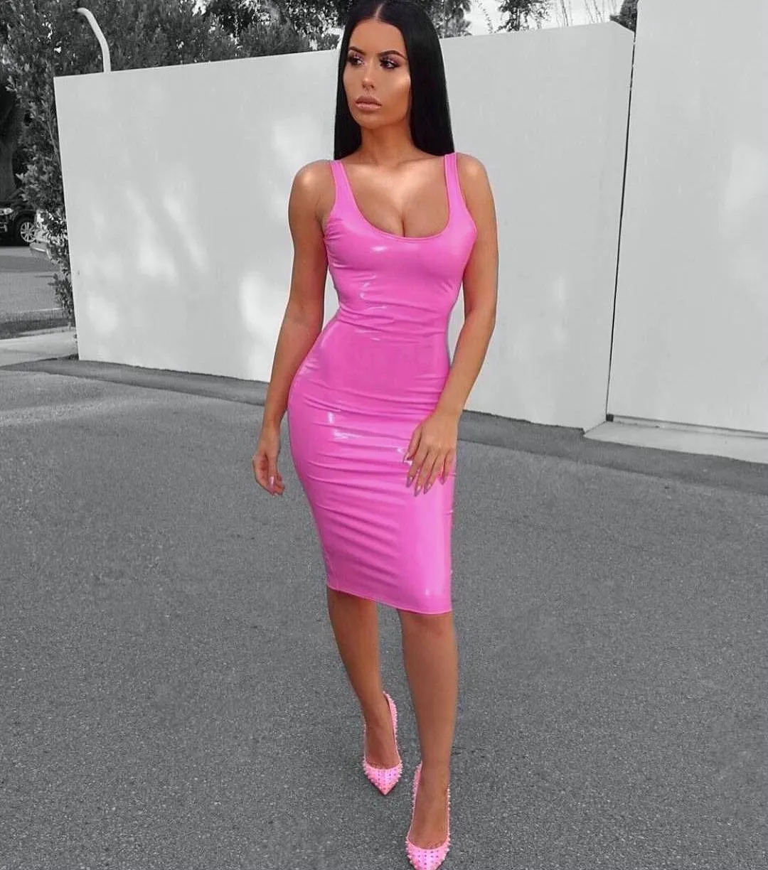 

2019 Summer Women Sexy Sleeveless Bodycon Dress Fashion O-Neck Pu Leather Mid Dress Slim Solid Neon Party Dresses
