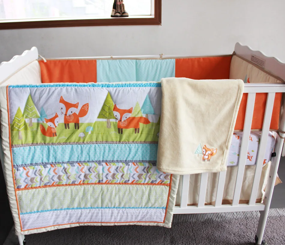 8 шт. кроватки детской комнаты для маленьких Спальня комплект детские постельные принадлежности коричневый спорта Animal кроватка постельных