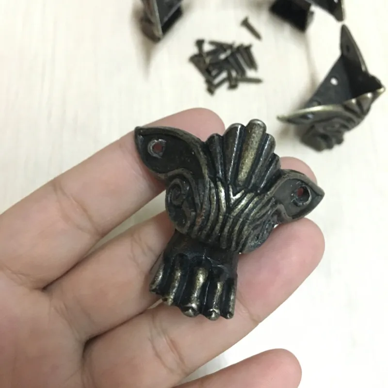 Antique-Zinc-Alloy-Wooden-Box-Corner-Feet-Desk-Edge-Jewelry-Wine-Box-Furniture-Leg-Corner-Protect (2)