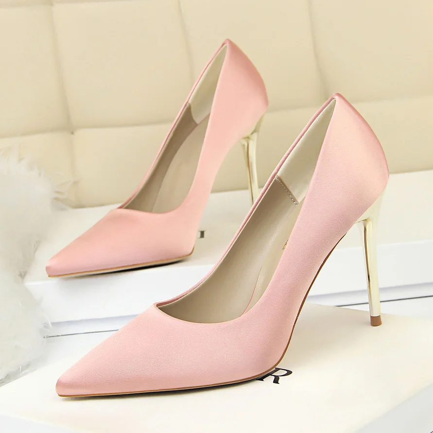 Женские пикантные атласные туфли-лодочки на высоком каблуке 10 см с блестками; женские свадебные туфли на шпильке; цвет желтый; Шелковая обувь для невесты; большие размеры 43 - Цвет: Розовый