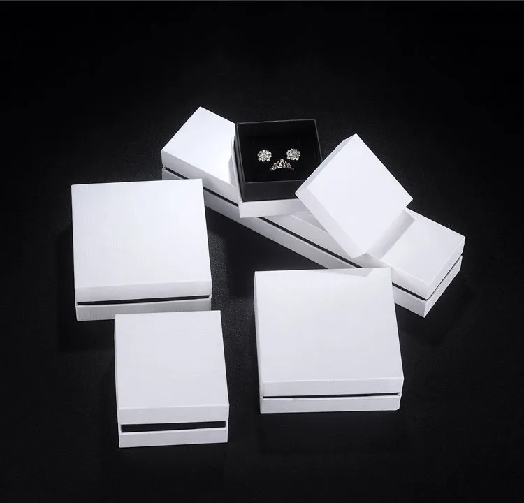 Высокое качество, коробка для колец, белая упаковка для серег 6*6*3,7 см, индивидуальный логотип, 30 шт./лот, коробки для украшений