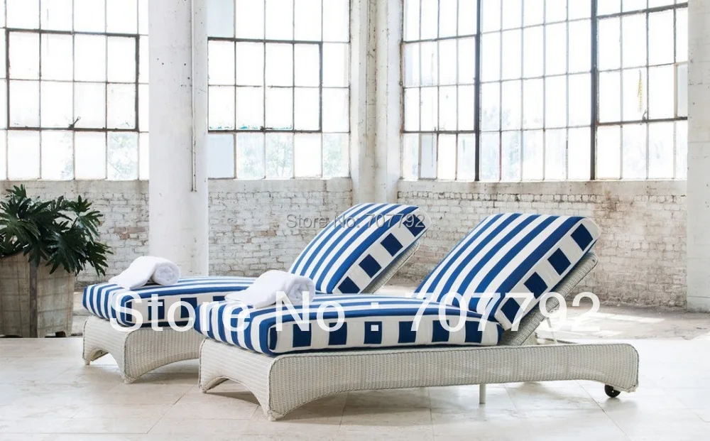 

Lloyd Flanders Double Pool Rattan Chaise