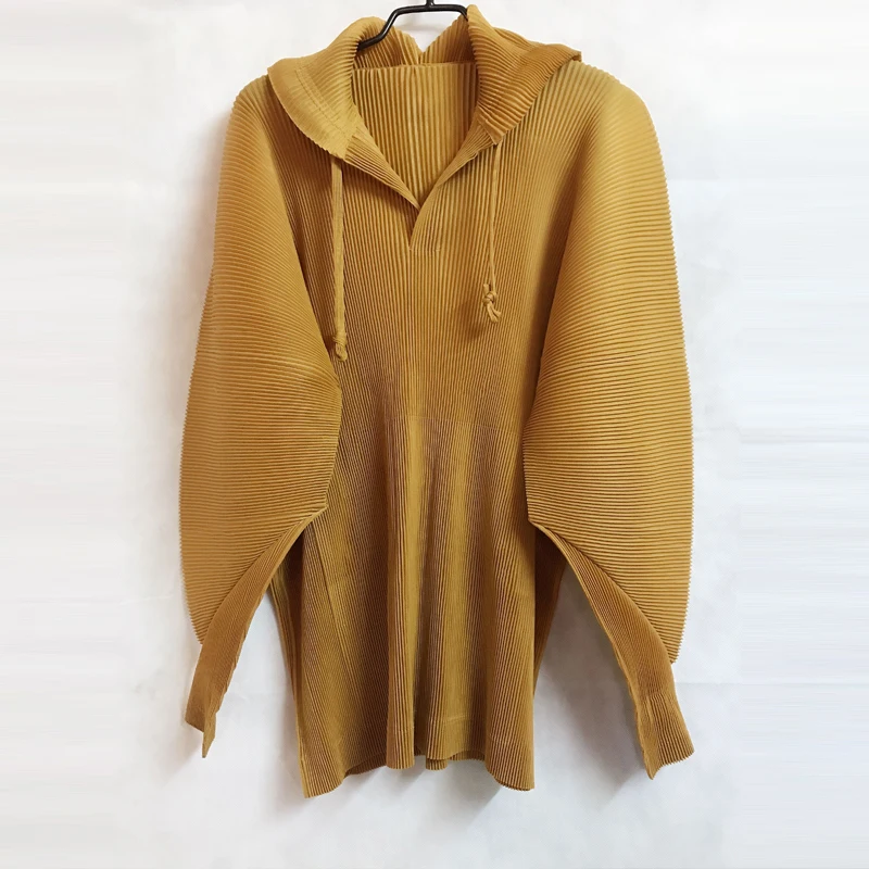 

Spring and Summer 2019 Pleated Top available for men and women miyake folded cap and guard clothes. free shipping