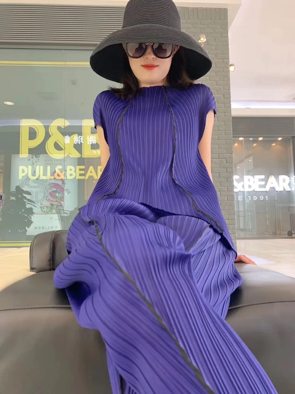 Лидер продаж модный костюм Miyake футболка с короткими рукавами и вырезом лодочкой +