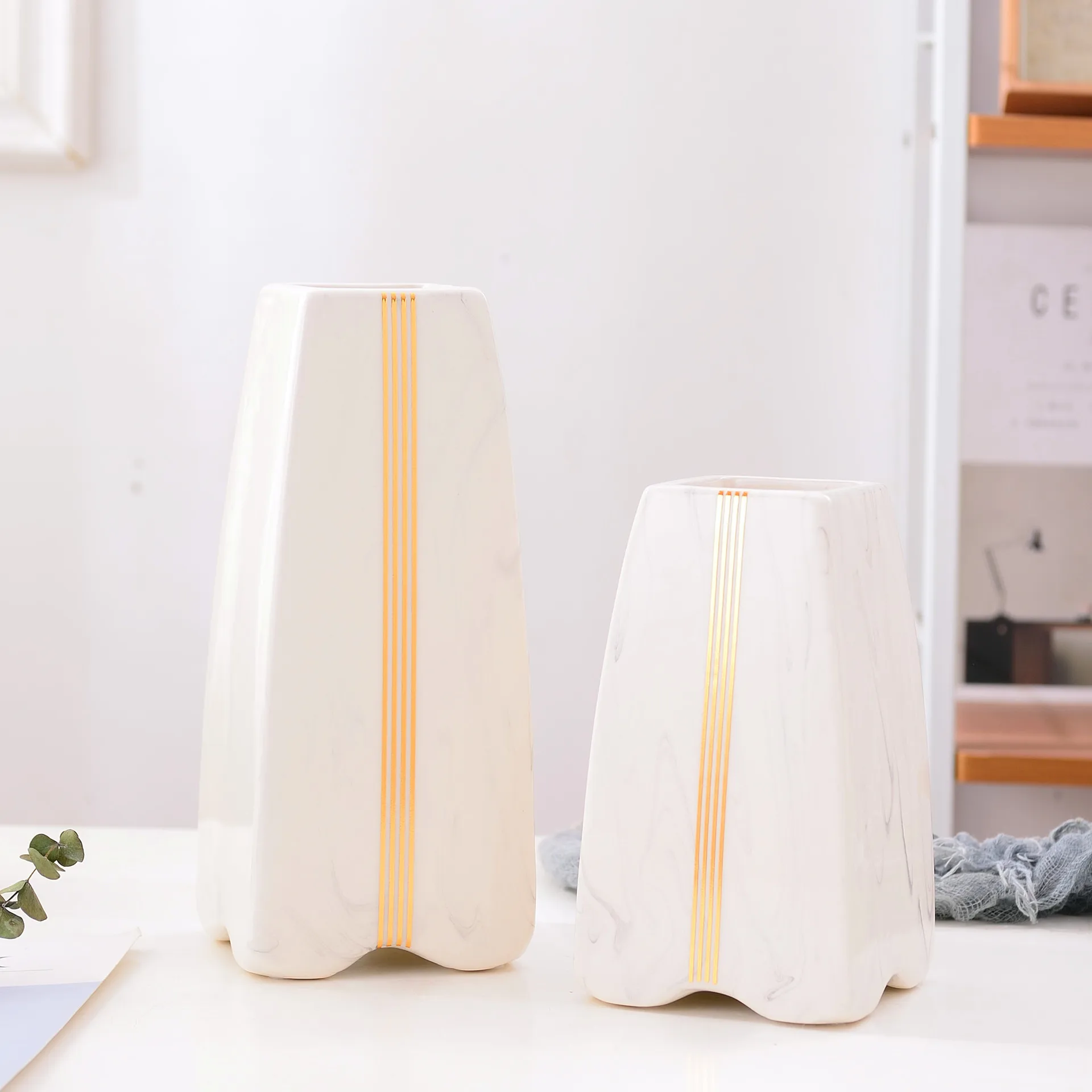 

2pcs/Set Nordic Minimalist Marble Pattern Golden Ceramics Iron Art Vase Tabletop Flower Pot Home Wedding Living Room Decoration