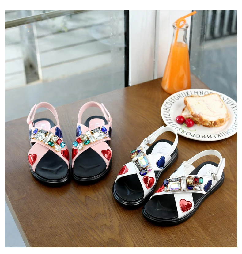 Summer quality girls sandals kids beach shoes children sandals baby shoes faux crystal love patch patent leather 3 to 14 yrs