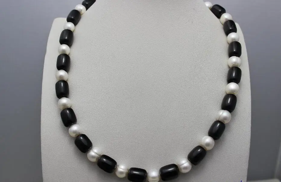 

White Freshwater pearl Necklace 8-9mm and black Agate metal clasp