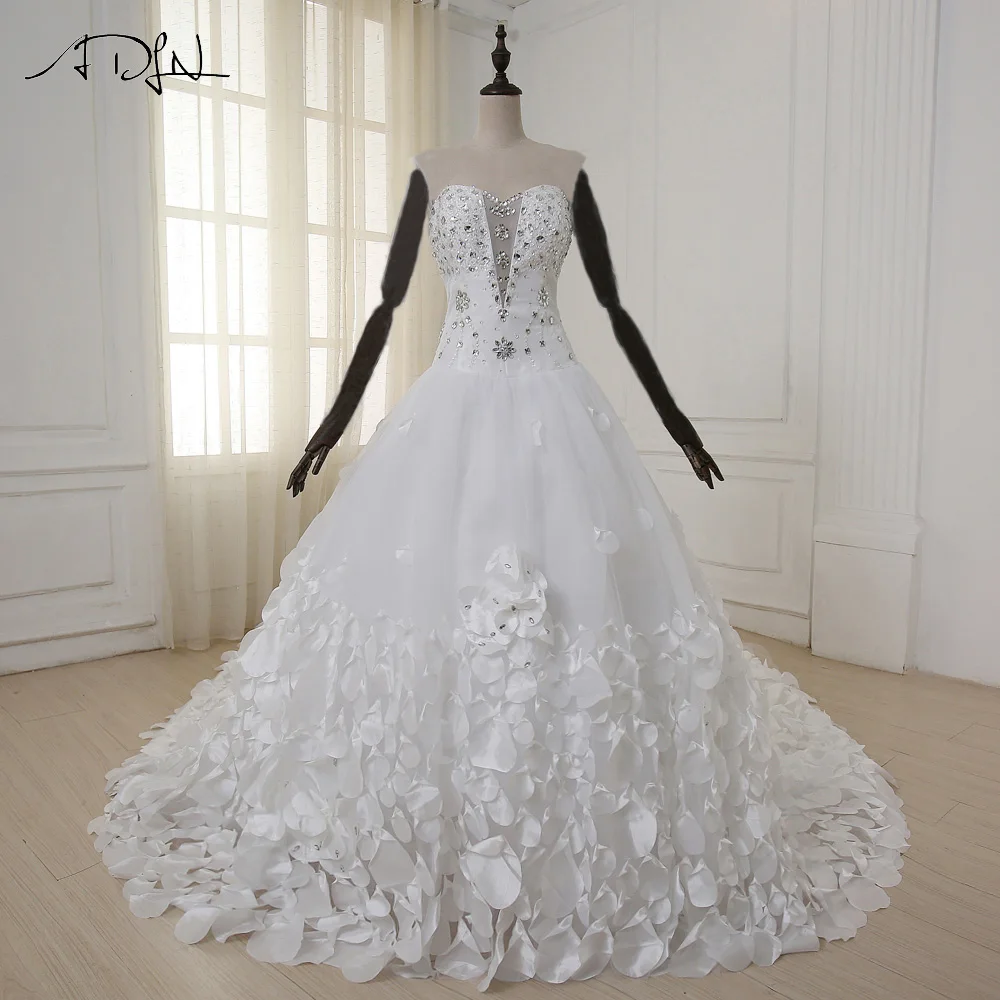 

ADLN Luxury Wedding Dress with Hand Made Flower Petals Sweetheart Beads Crystal 1.5 m Royal Train Tulle Wedding Gowns