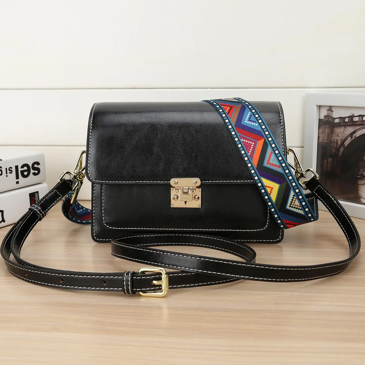 

CK single shoulder bag spot summer new recreational women's bag pure color lock buckle inclined wax wrapped small square bag