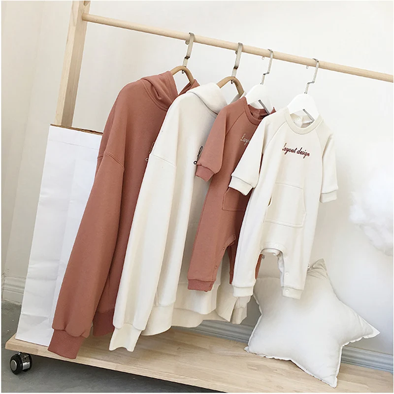 

Family Matching Outfits Cute Dad Mom Son Daughter Hoodies Family Look Letter Print Hooded Solid Infant Rompers Baby Jumpsuits