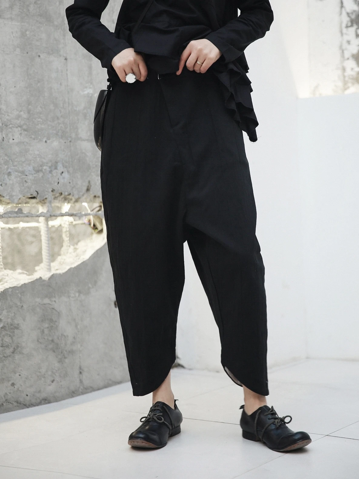 [EAM] Новинка весны Высокая талия черные складные Плиссированные Свободные Штаны-шаровары брюки Для женщин брюки модные тенденции JH423