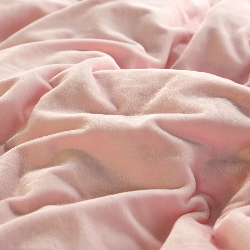 виды тканей. страйп сатин сиреневый. плотность ткани для постельного белья какая лучше сатин. поплин ткань для постельного белья. тканевое покрывало.