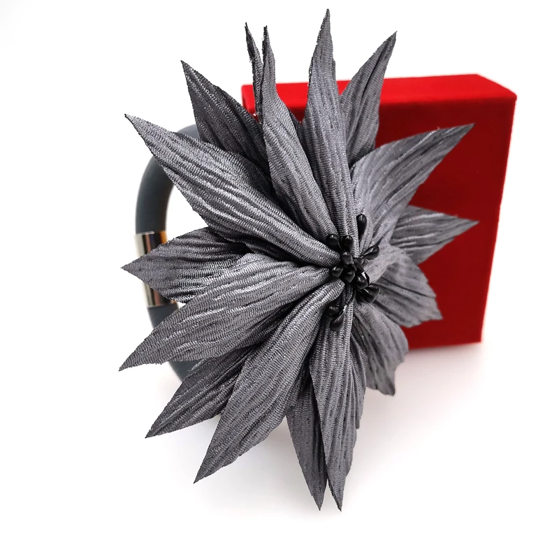 

YD&YDBZ 2019 New Fashion Flower Bracelets Women Jewelry Grey Handmade Chains Birthday Gift Valentine's Day Statement Bracelet