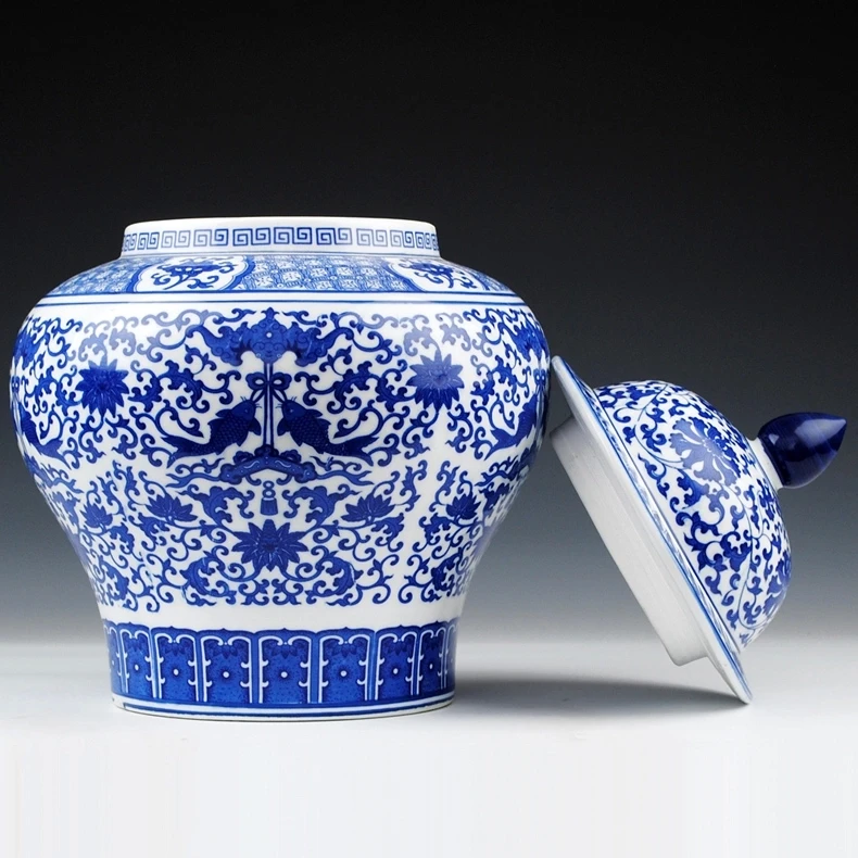 Jingdezhen ceramic ginger jars Antique Porcelain temple jars porcelain ceramic temple jar fish painting blue and white (6)
