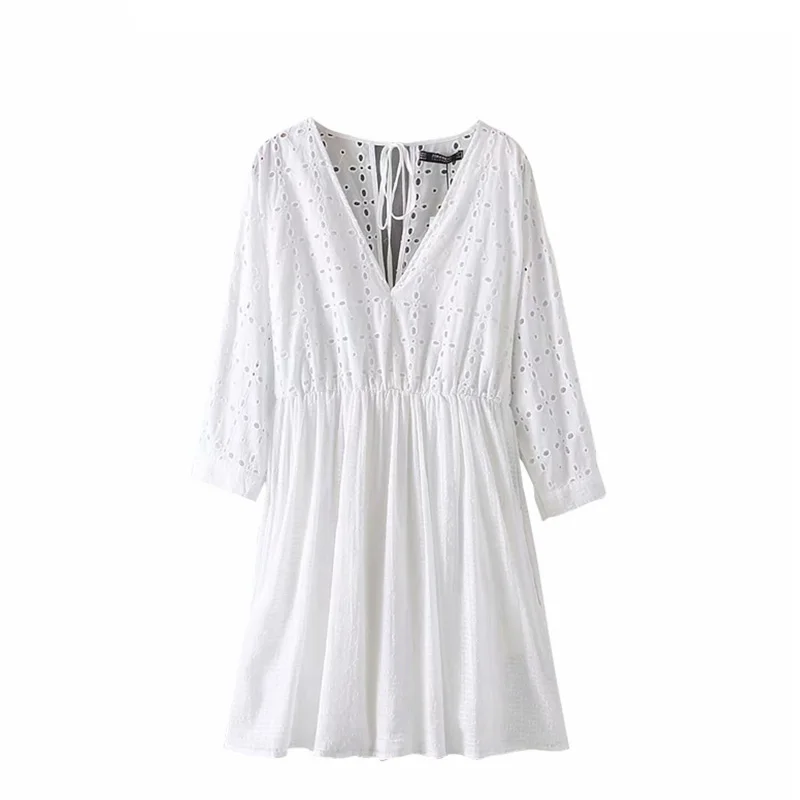 

Summer dress 2019 Vintage embroidery v neck white beach mini dress korean cotton linen casual dress women pleated vestidos