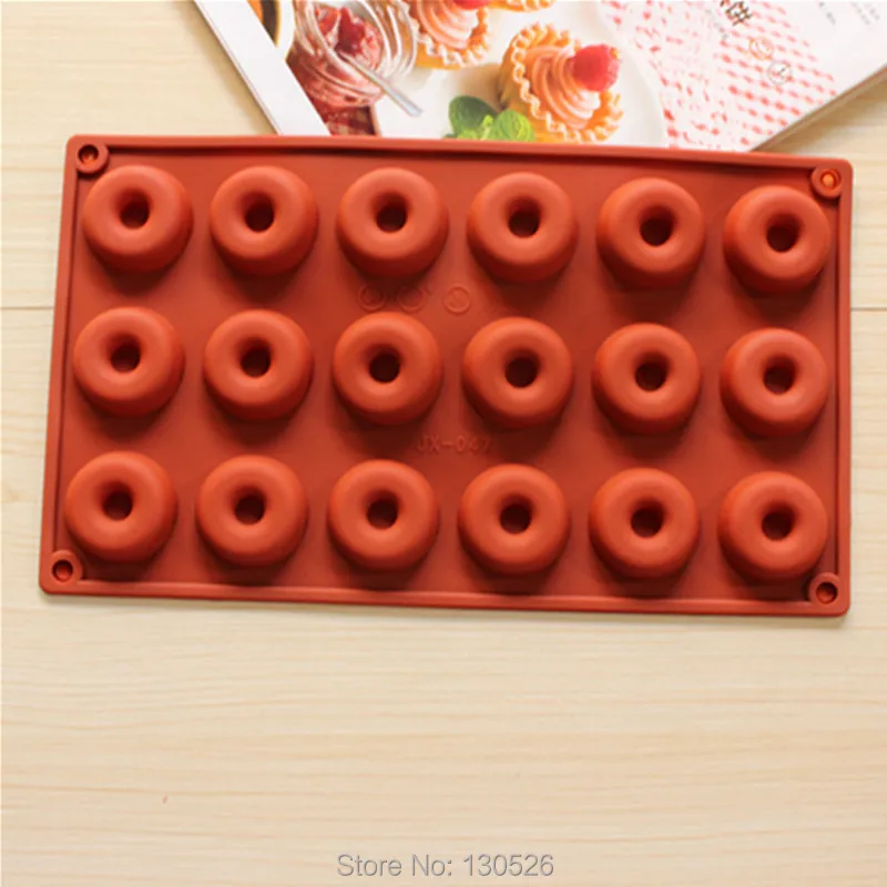 

Christmas 18 Hole Silicone Mold Donut Shape Round Muffin Sweet Candy Jelly Fondant Chocolate Mold DIY Baking Pan Cake Tools