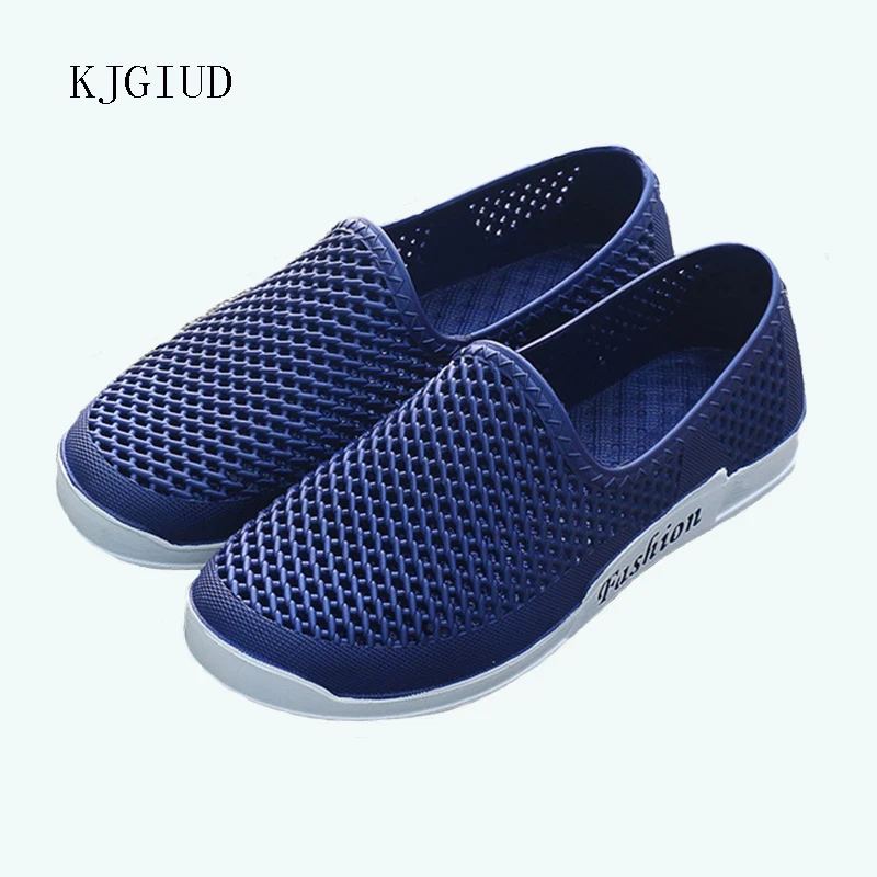 2019 Summer Men's Fashion Hole Sandals Men's Lightweight Soft Bottom Hollow Beach Shoes Set Foot Sandals Beach Sandals Crocse