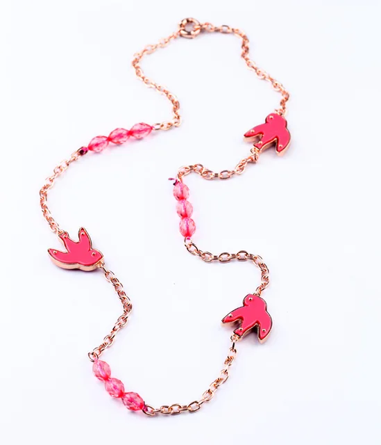 246 En Vrac Prix Belle Fille De Bande Dessinée Rose Et Noir Oiseau Long Collier Rose Gris Perle Chaîne En Or Rose Collier Pour Les Femmes Dans