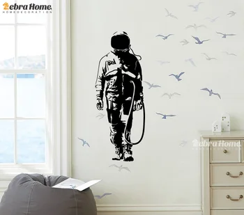 

Astronauta De Banksy Design Wall Decal Sticker For Living Rooms Art Vinly Murals Wallpaper For Bedroom Home Decor DIY Study Room