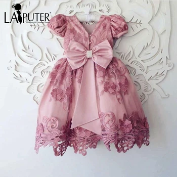 

New Sweet O-neck Short Puff Sleeves Pink Lace Ball Gown Flower Girl Dresses with Bow Sash V Cut Buttons Back Lace Girl Dress