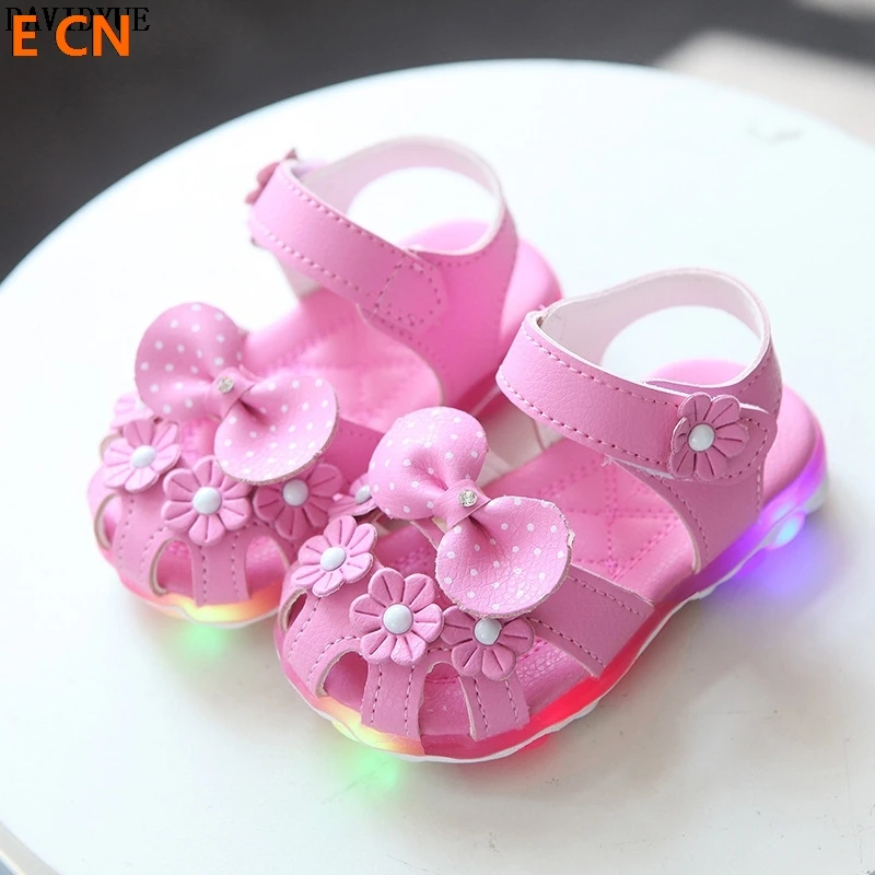 

E CN brand Kids Sandals Princess girls baby led summer sandals luminous lighting fist walk beach sandals girls slipper shoes