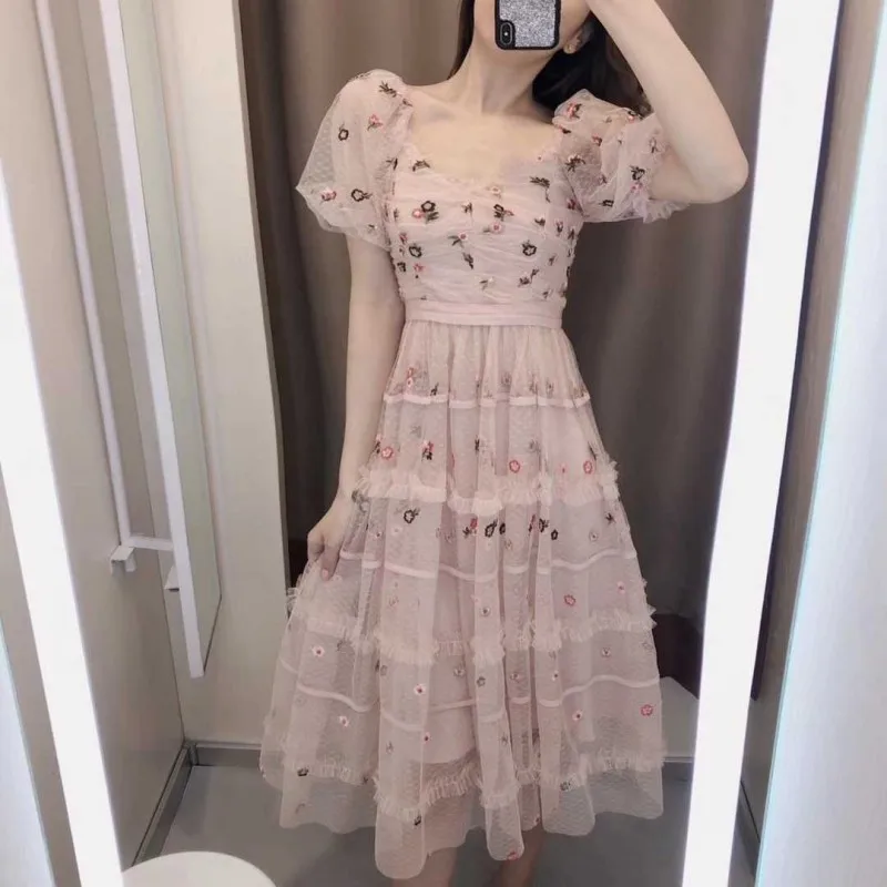 

2019 High Quality Summer Elegant Flower Embroidery Mesh Dress Sexy Slash neck puff sleeve Ruffle princess Dress vestidos