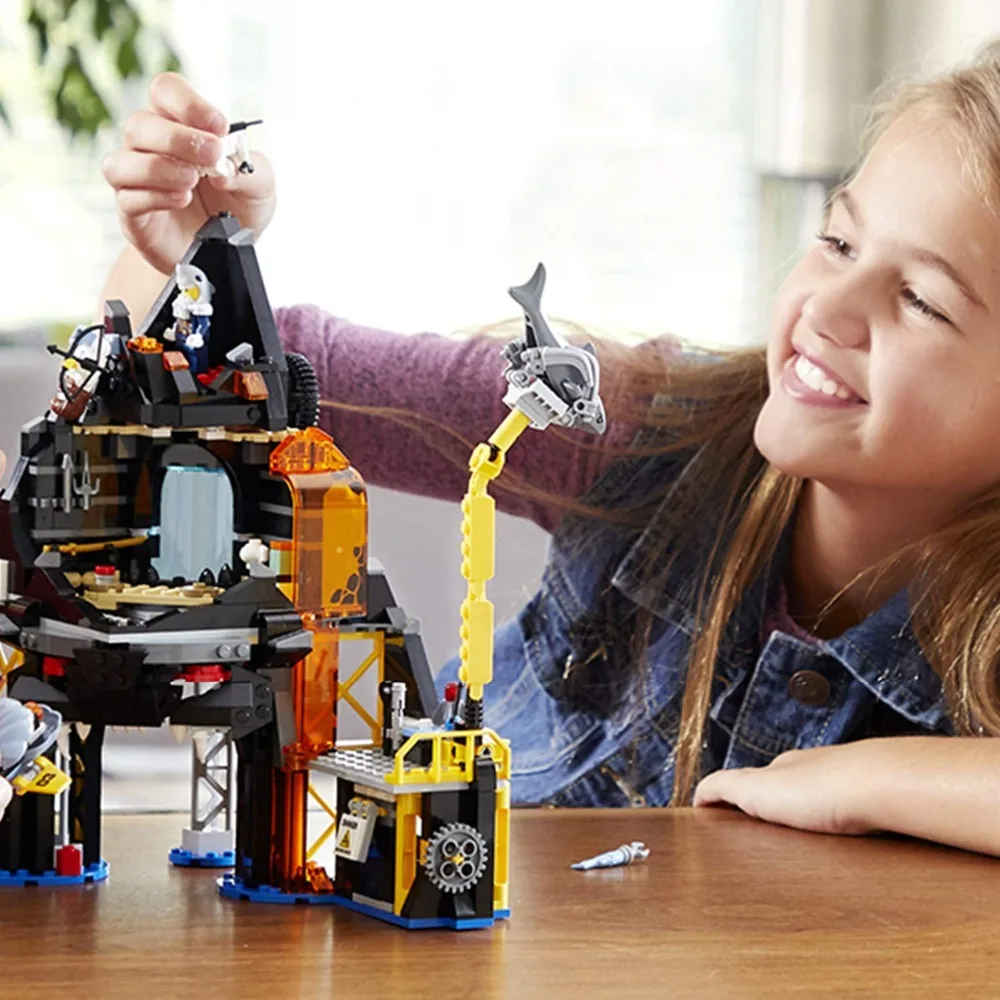LEGO Ninjago Movie Garmadon's Volcano Lair 70631  (2)