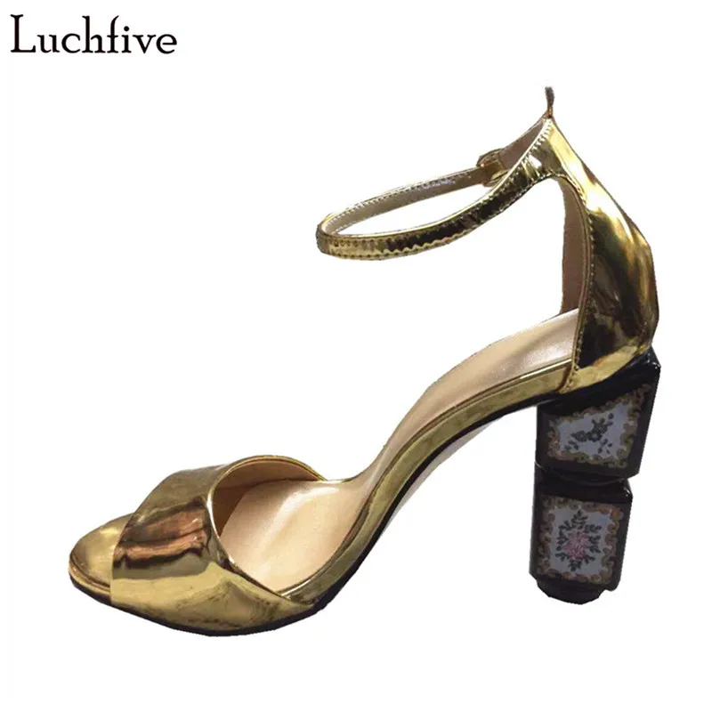 

Luchfive New Golden Printing Sandals Women Buckle Strap Peep Toe Cover Heel Cube Flower Printing High Heels Dress Summer Shoes