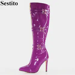 Модные фиолетовые зимние высокие сапоги с пряжкой, женские сапоги до колена с острым носком, женская обувь на очень высоком тонком каблуке