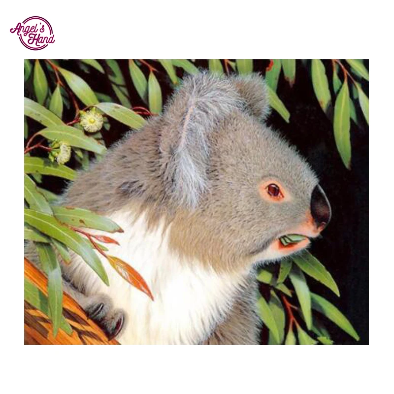 Grau Flauschige Weisse Maus Auf Dem Boden Im Wohnzimmer Schliesst