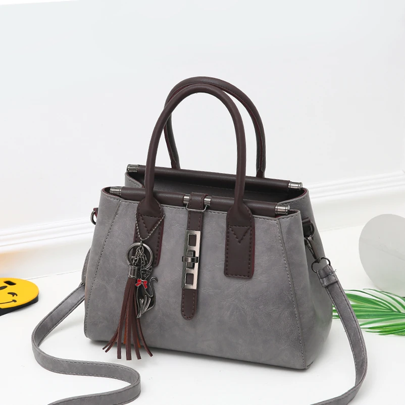 Nevenka Fashion Pu Leather Bag Women Luxury Design Tassel Lock Chains Messenger Bags Solid Casual Tote Famous Brands Handbags10