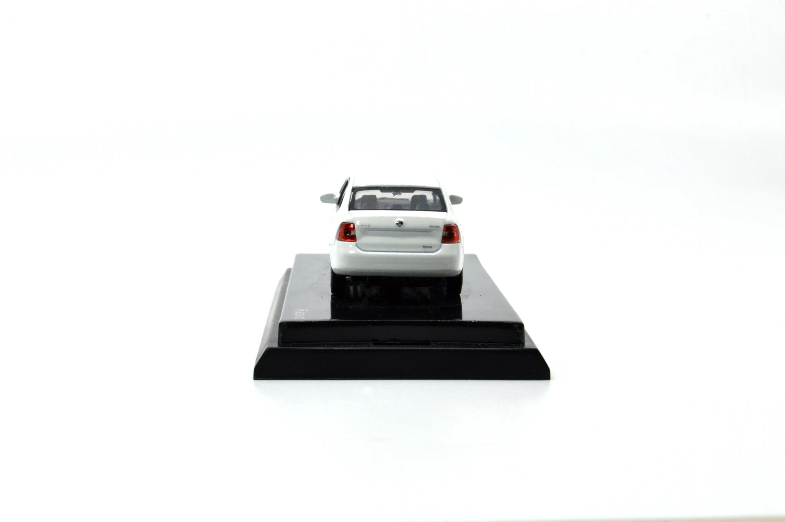 1:64 1/64 1 64 SVW Skoda Rapid 2013 белый литой игрушечный автомобиль оригинальные