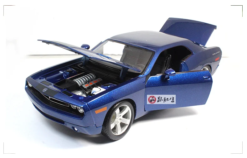 В 1:18 2006 Dodge Challenger имитационная модель статической модели из сплава Автомобильная модель украшения