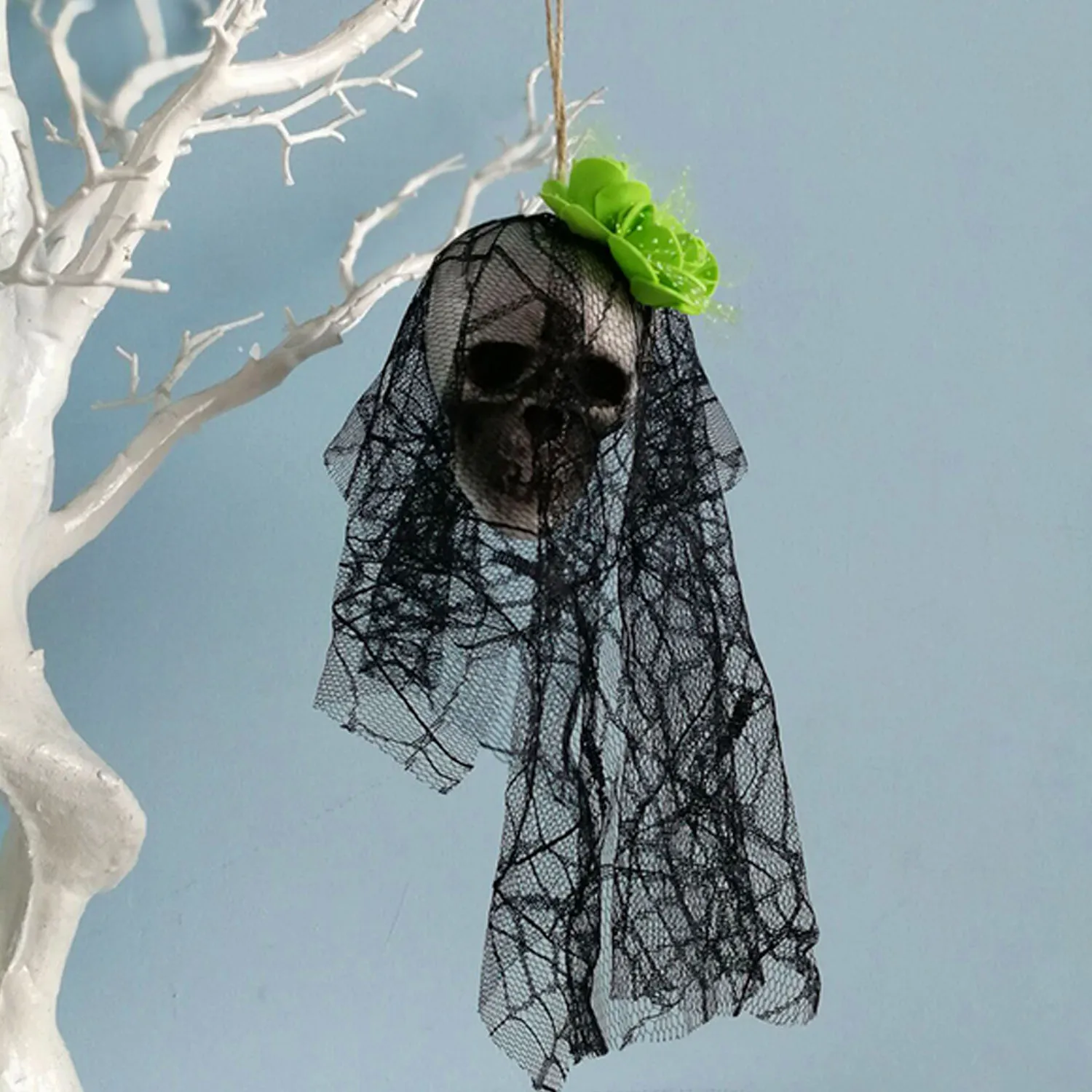 4PCS Naturally Realistic Hanging Foam Skull Bone Head with Lace Scarf Rope for Halloween Festival Party Haunted House Bar Decoration