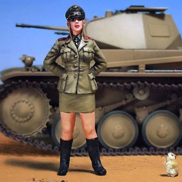 

Resin Figure Kit DAK General Lady Model Kit