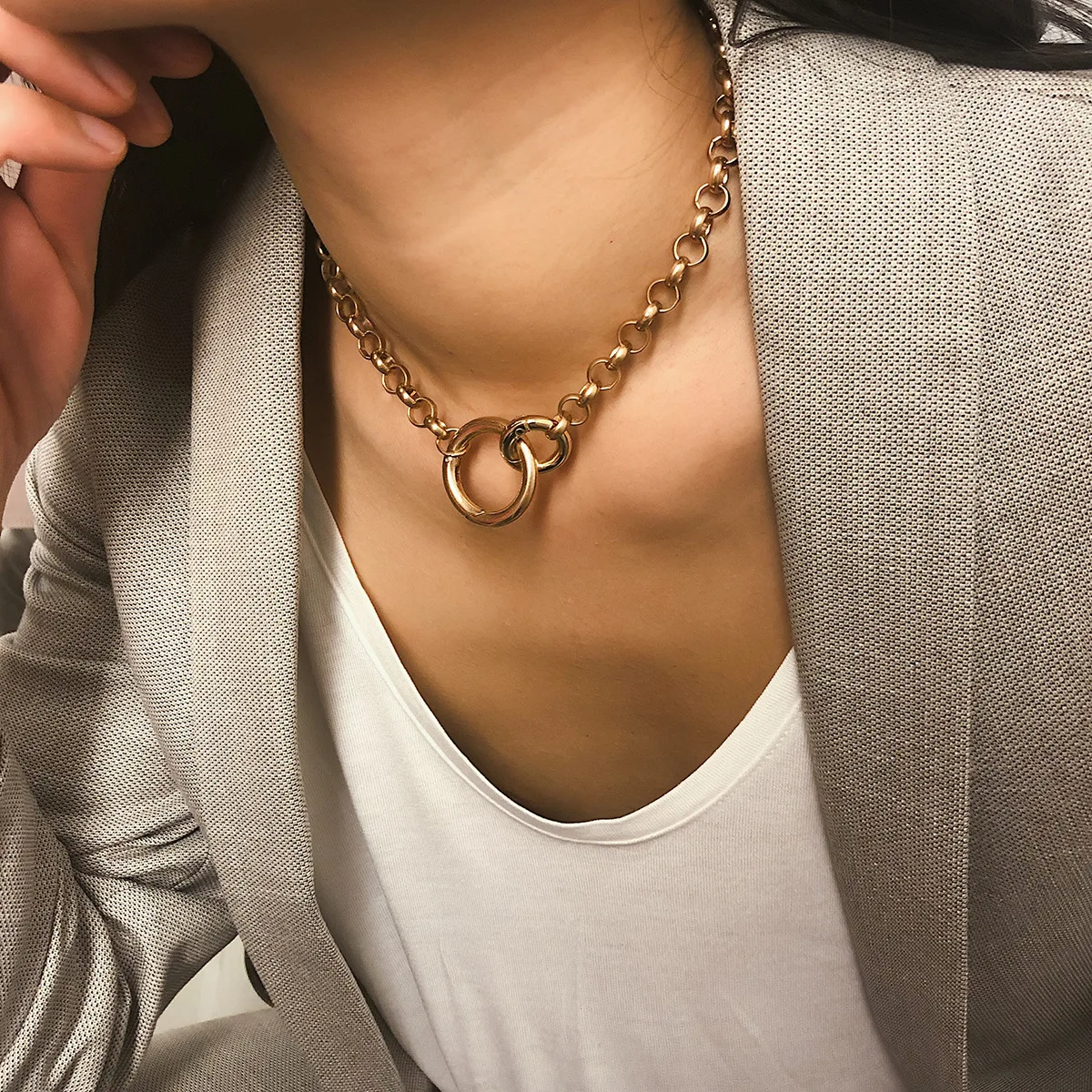 Мода искусственный жемчуг женские ожерелья-Чокеры гламур золотистый, серебристый, металлический цепочки из монеток колье ожерелье с подвесками с нескольких рядов ювелирные изделия