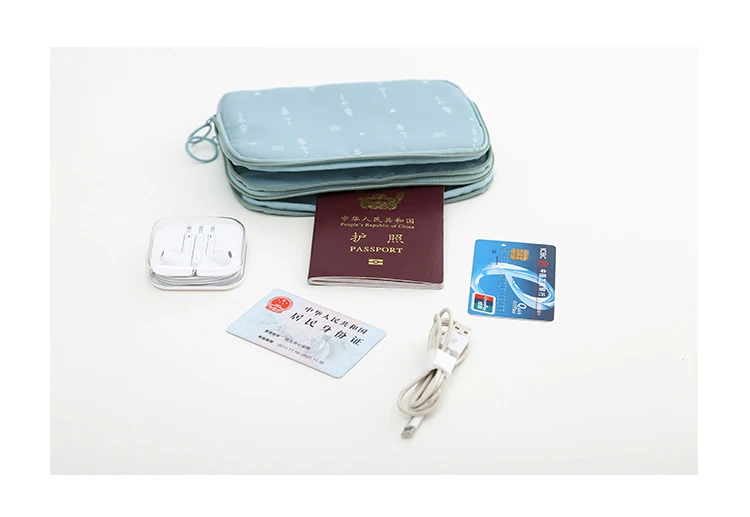 4381995758_453657242