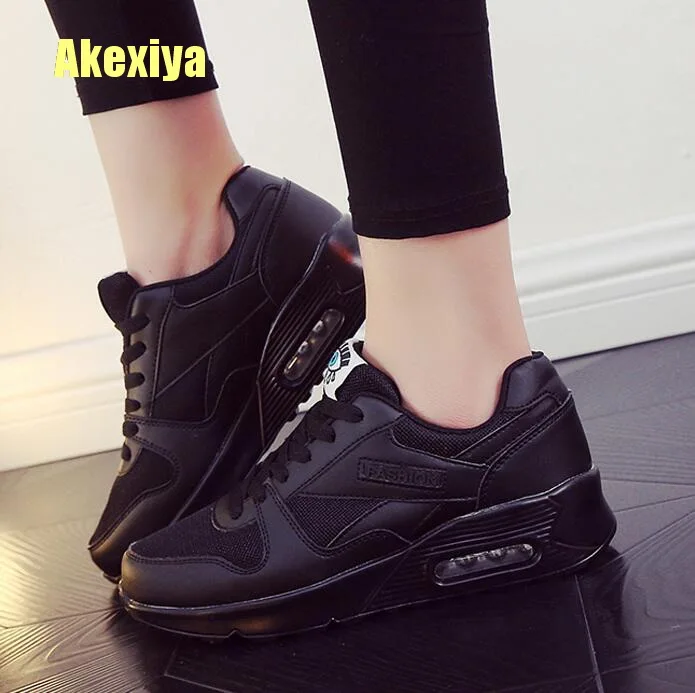 Vente Akexiya 2018 Mode Coréenne Femmes Sneakers Printemps Casual Chaussures de Marche En Plein Air Chaussures Femme Noir Couple Chaussures Taille 33 41