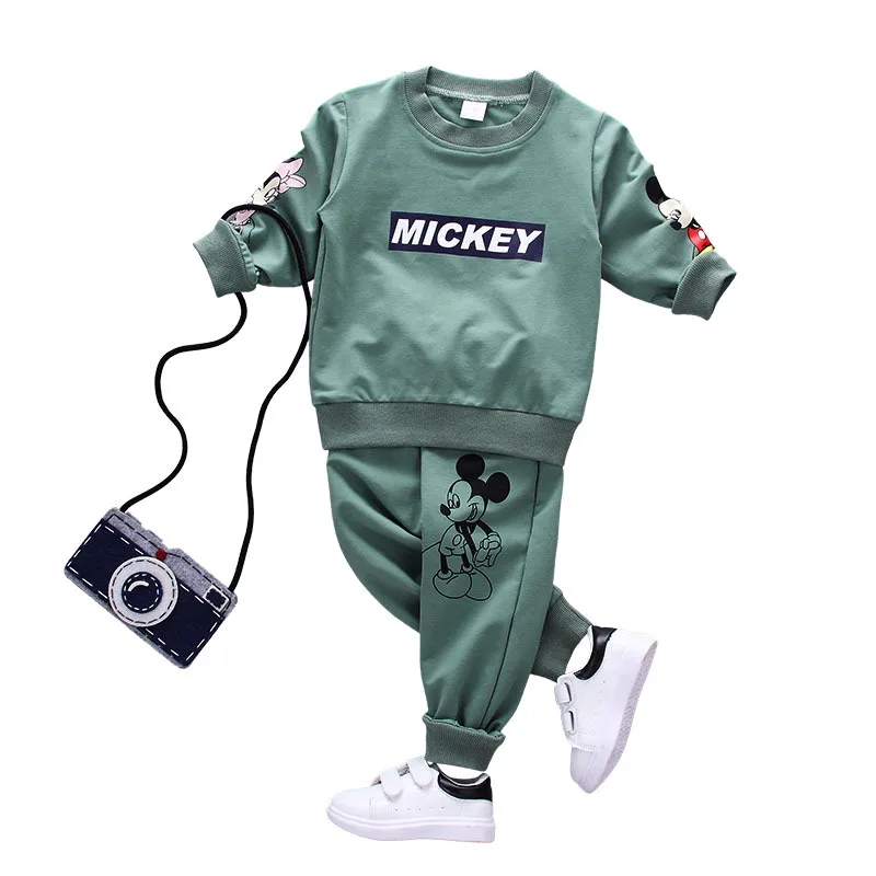 

In the Spring and Autumn of 2019, the children's cartoon round collar children's wear two-piece baby sports leisure children