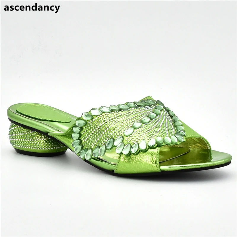 

New Arrival Female Women Wedding Shoes Decorated with Rhinestone Latest Italian Style Women Nigerian Slip on Party Pumps