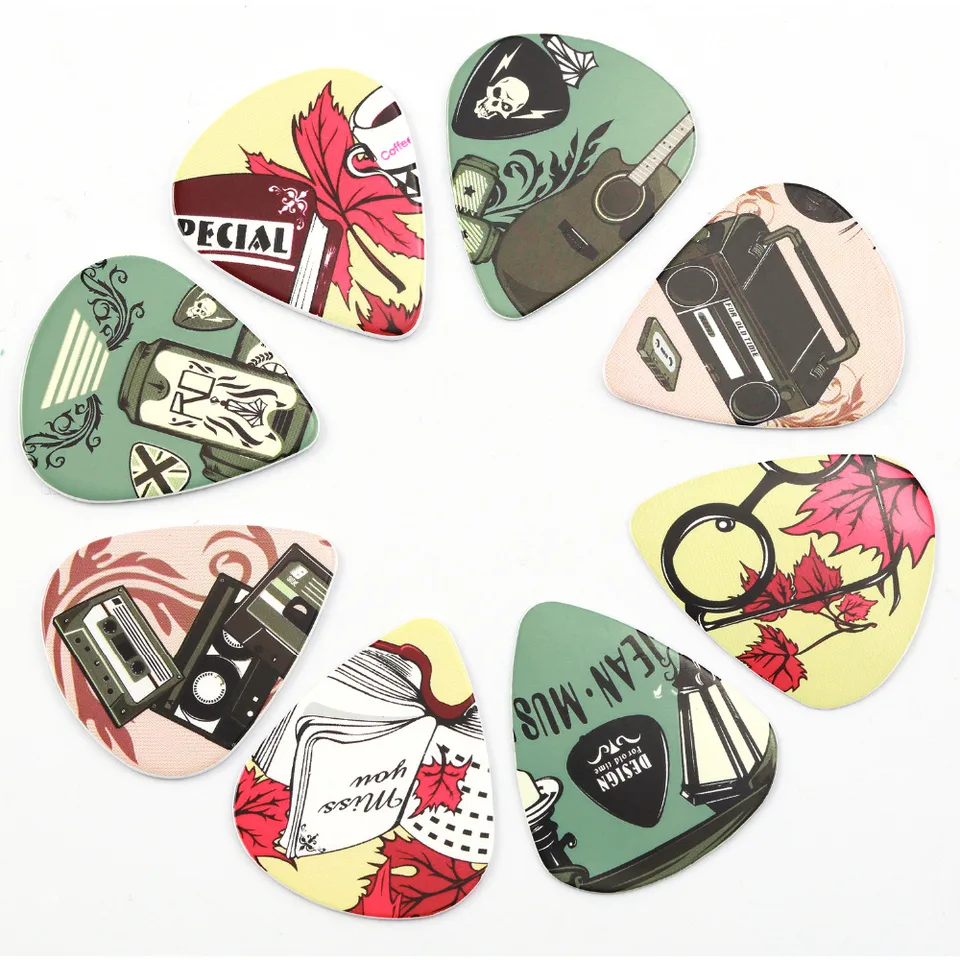 Medium Donner Nostalgia Celluloid Guitar Picks with Key Chain Pick Holder 16 Pack Includes Thin Heavy /& Extra Heavy Gauges