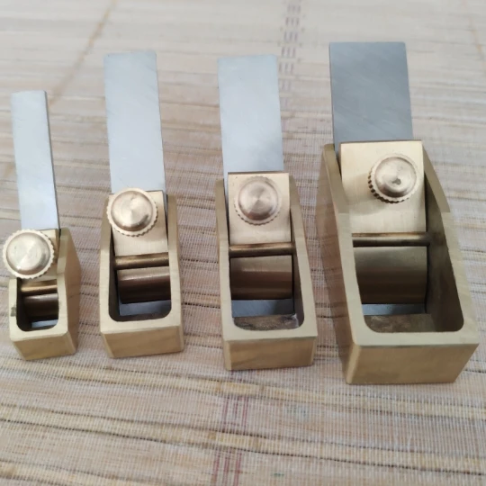 

4pcs Mini brass planes Flat bottom violin/cello maker tools Woodworking planes
