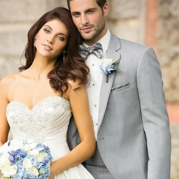 Tanie 2017 Niestandardowe Jeden Przycisk Groom Smokingi ślubne Garnitur Elegancki Jasnoszary Mężczyźni Obiad Party Garnitury Męskie Balu Wear (kurtka + Spodnie + łuk)