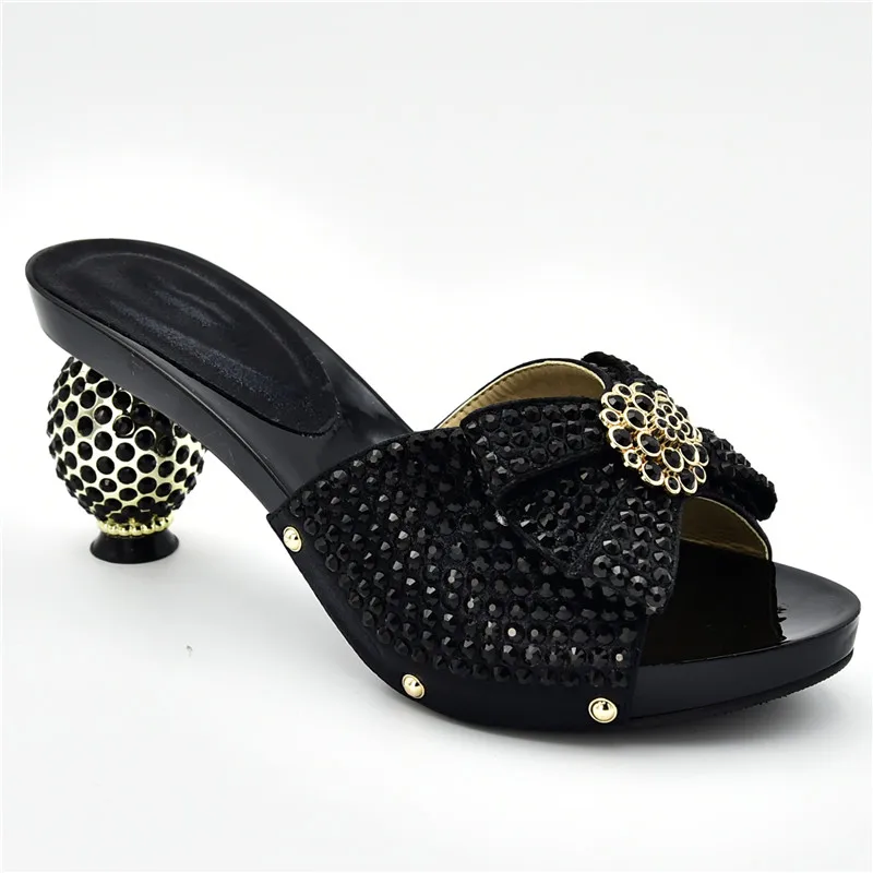 Женская обувь; дизайнерская Роскошная обувь на высоком каблуке; женская летняя обувь года; итальянская женская свадебная обувь со стразами; большие размеры - Цвет: Черный