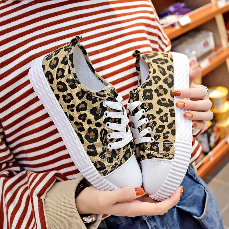 

2019 Spring New Low Help Department with board shoes Female Korean version of a hundred students Leopard pattern creepers