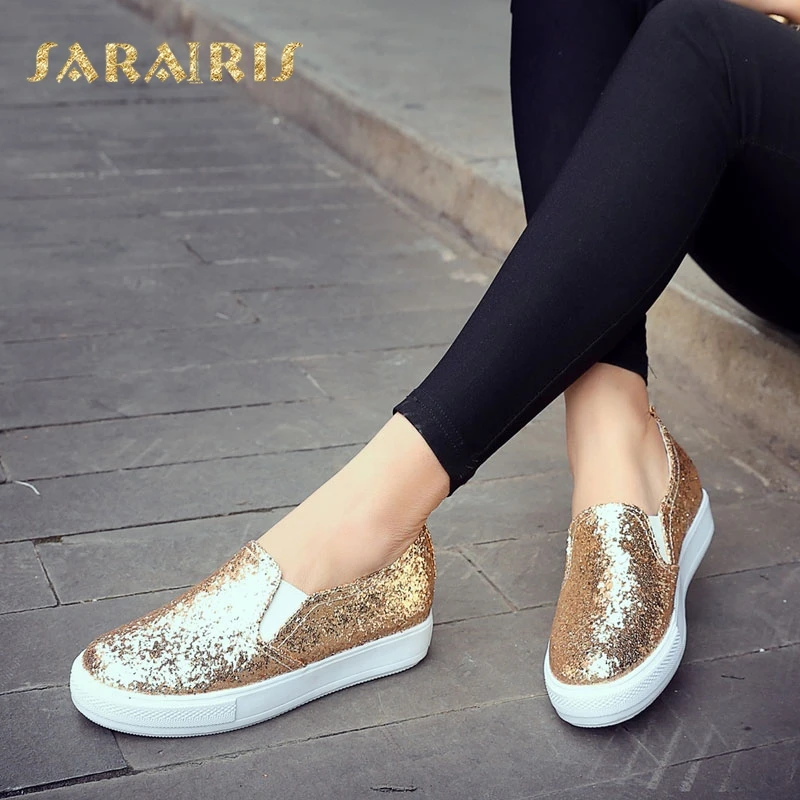 SaraIris/женские блестящие повседневные кроссовки с круглым носком без застежки; повседневная обувь из вулканизированной кожи