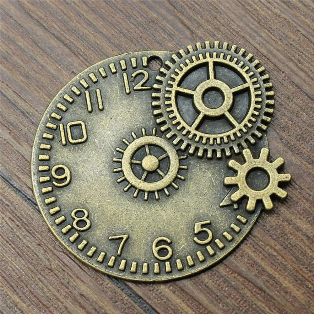 старинный часовой механизм. настенные часы "шестеренки". часы из шестеренок. часы с шестеренками. шестеренки часов.