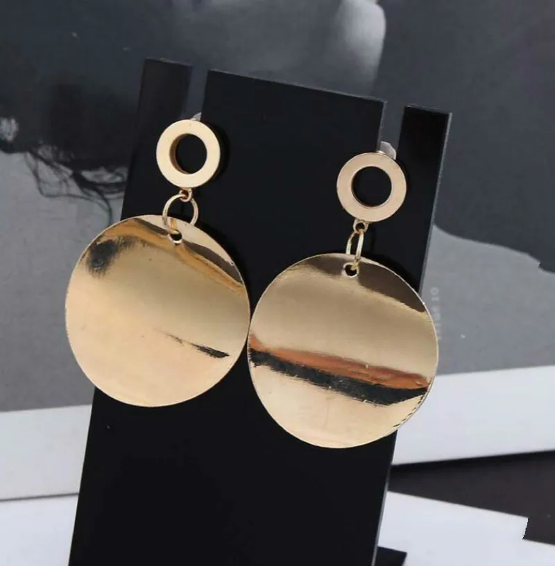 

Europe And The United States Retro Exaggerated Simple And Generous Round Earrings Metal Earrings Female Accessories Wholesale